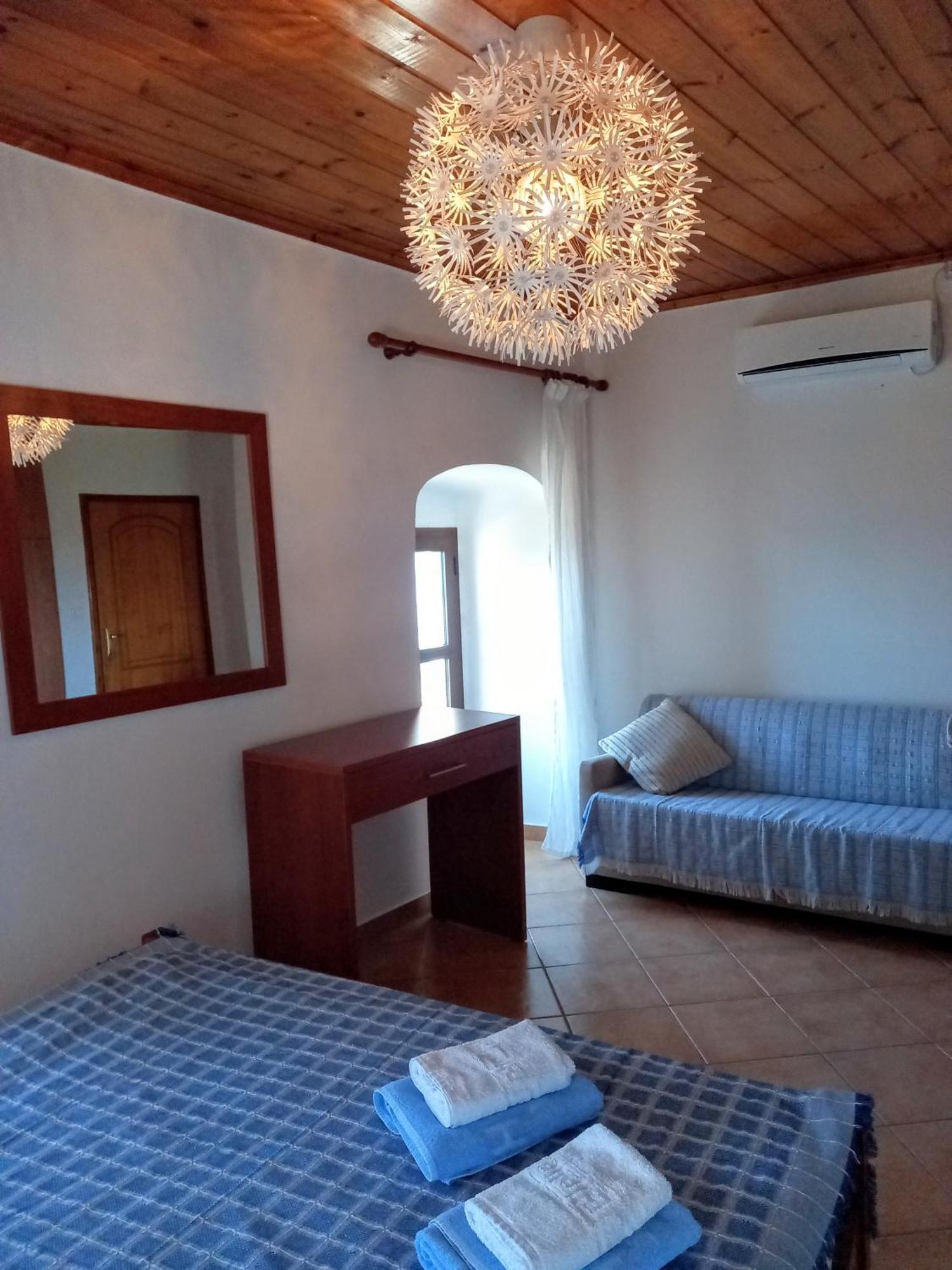 Amphora Guesthouse Himara Szoba fotó